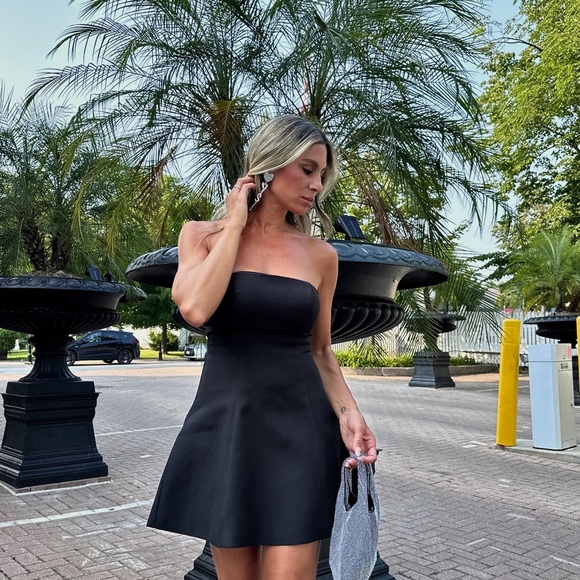 Strapless mini black dress bell shape little black dress lbd Size medium perfect - Picture 1 of 14